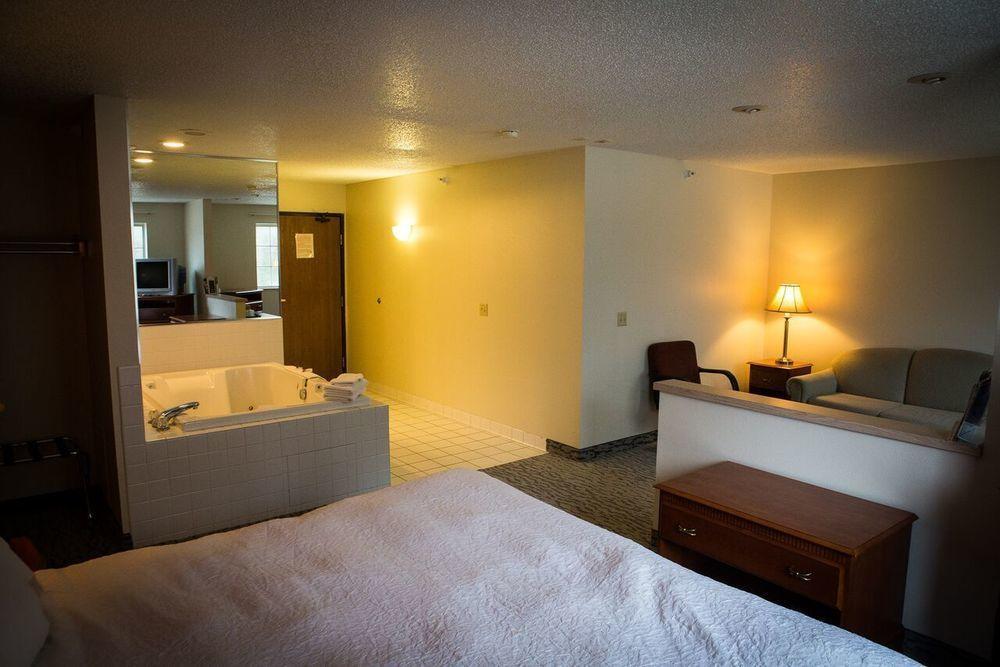 Regency Inn & Suites Anoka Extérieur photo